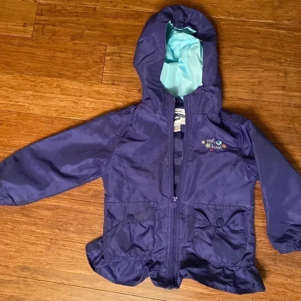 OshKosh B’gosh 4T purple rain coat - great condition - 2 front pockets